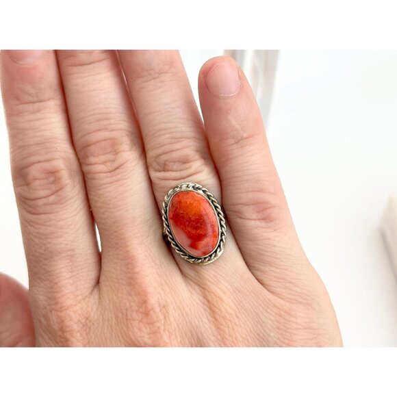 Spiney Oyster Stone Cabochon Silver Toned Adjustable Vintage Ring - sz 6.25 - Picture 8 of 9